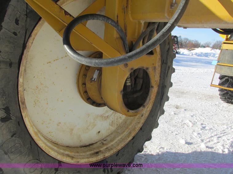 image for item G8851 1995 Ag-Chem RoGator 854 self-propelled sprayer