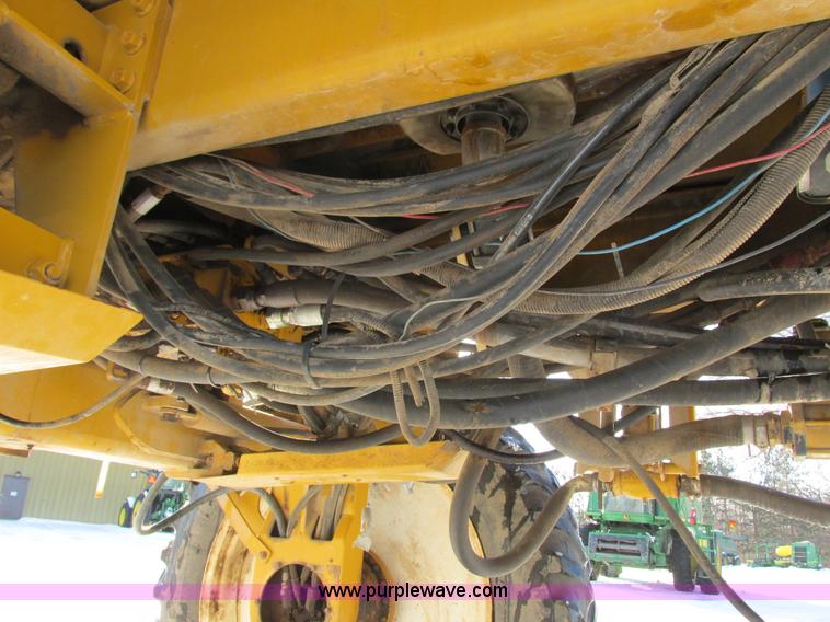 image for item G8851 1995 Ag-Chem RoGator 854 self-propelled sprayer