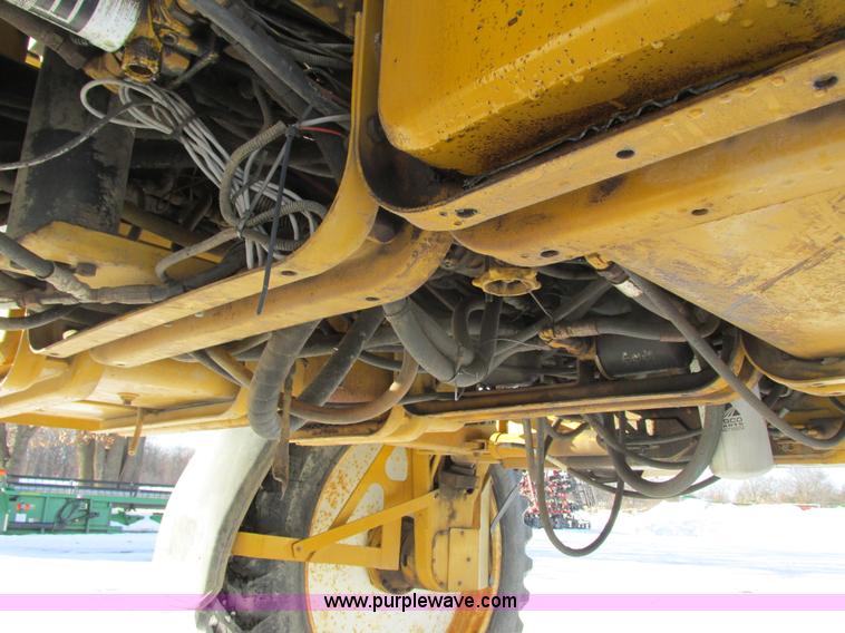 image for item G8851 1995 Ag-Chem RoGator 854 self-propelled sprayer