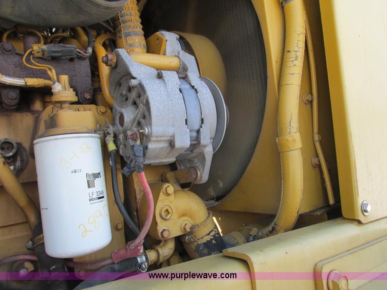 image for item G8851 1995 Ag-Chem RoGator 854 self-propelled sprayer