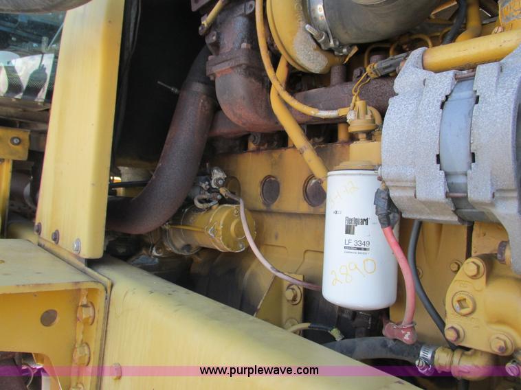 image for item G8851 1995 Ag-Chem RoGator 854 self-propelled sprayer