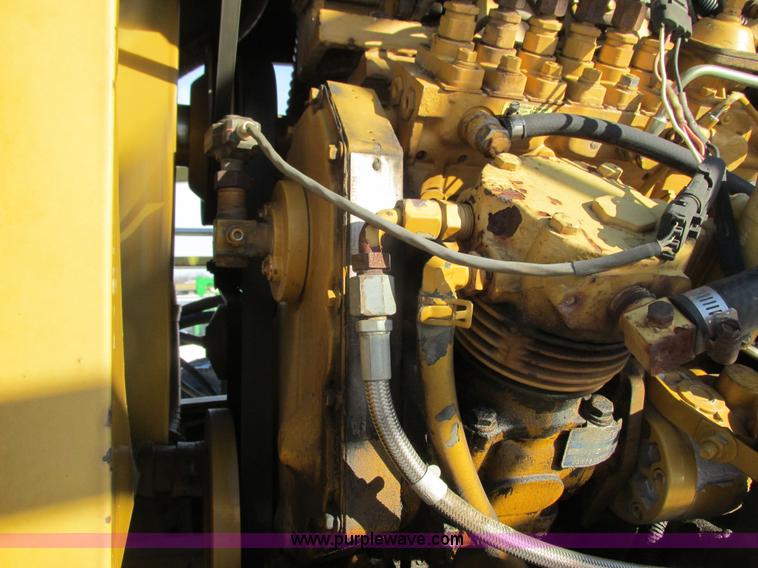 image for item G8851 1995 Ag-Chem RoGator 854 self-propelled sprayer