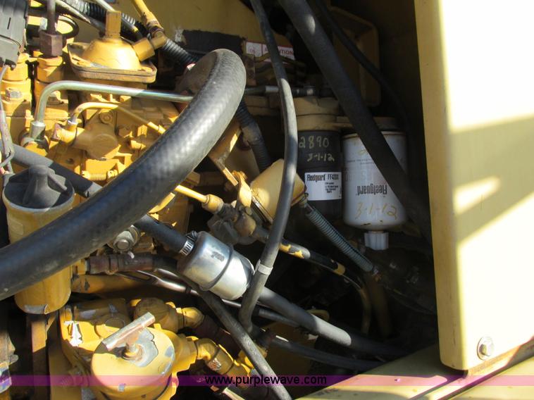 image for item G8851 1995 Ag-Chem RoGator 854 self-propelled sprayer