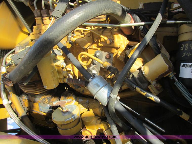 image for item G8851 1995 Ag-Chem RoGator 854 self-propelled sprayer