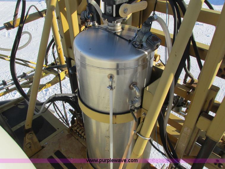 image for item G8851 1995 Ag-Chem RoGator 854 self-propelled sprayer