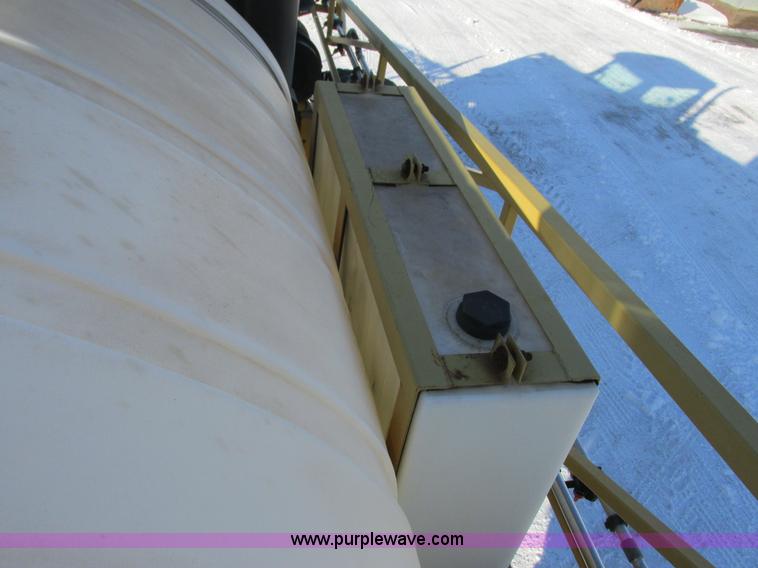 image for item G8851 1995 Ag-Chem RoGator 854 self-propelled sprayer