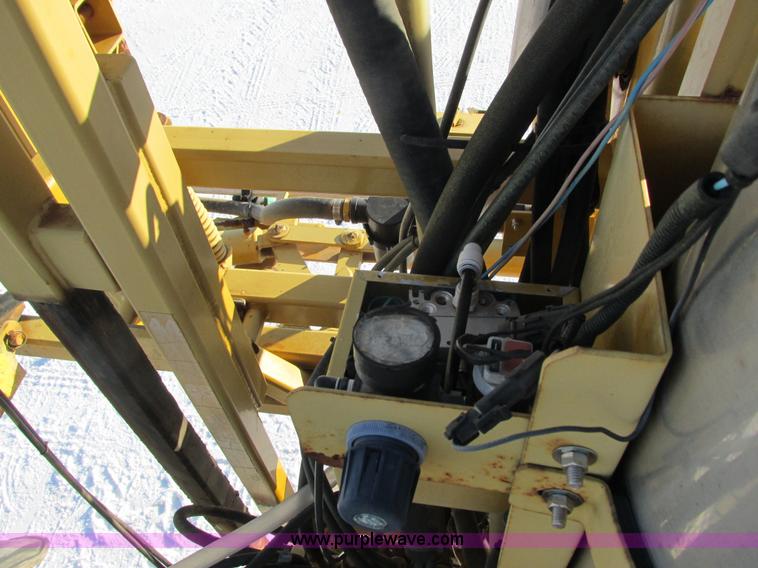 image for item G8851 1995 Ag-Chem RoGator 854 self-propelled sprayer