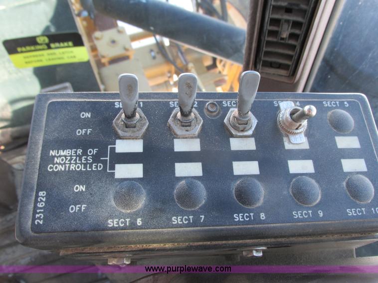 image for item G8851 1995 Ag-Chem RoGator 854 self-propelled sprayer