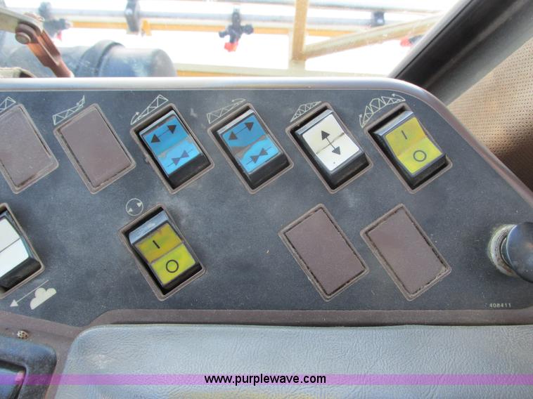 image for item G8851 1995 Ag-Chem RoGator 854 self-propelled sprayer