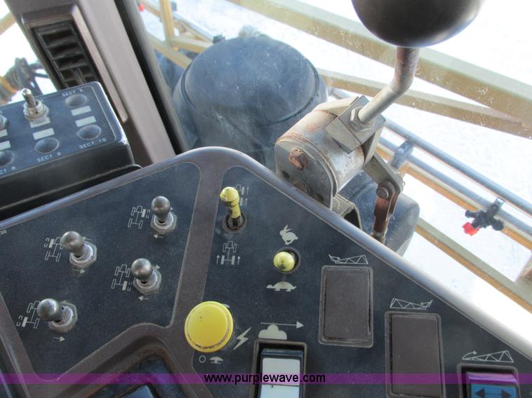 image for item G8851 1995 Ag-Chem RoGator 854 self-propelled sprayer