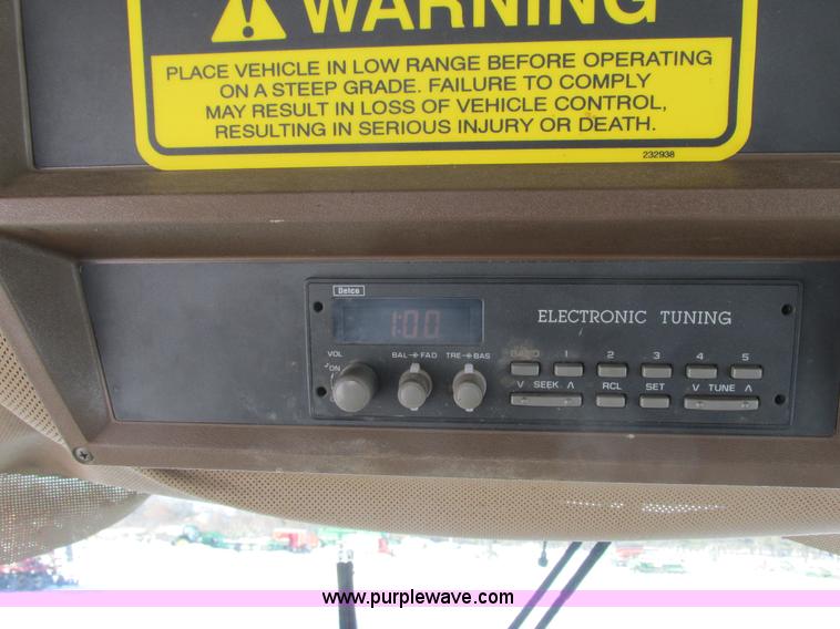 image for item G8851 1995 Ag-Chem RoGator 854 self-propelled sprayer