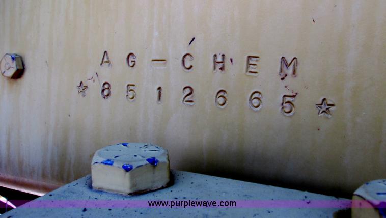 image for item G8851 1995 Ag-Chem RoGator 854 self-propelled sprayer