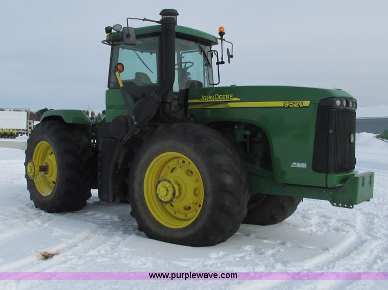 image for item G8853 2005 John Deere 9520 4WD tractor