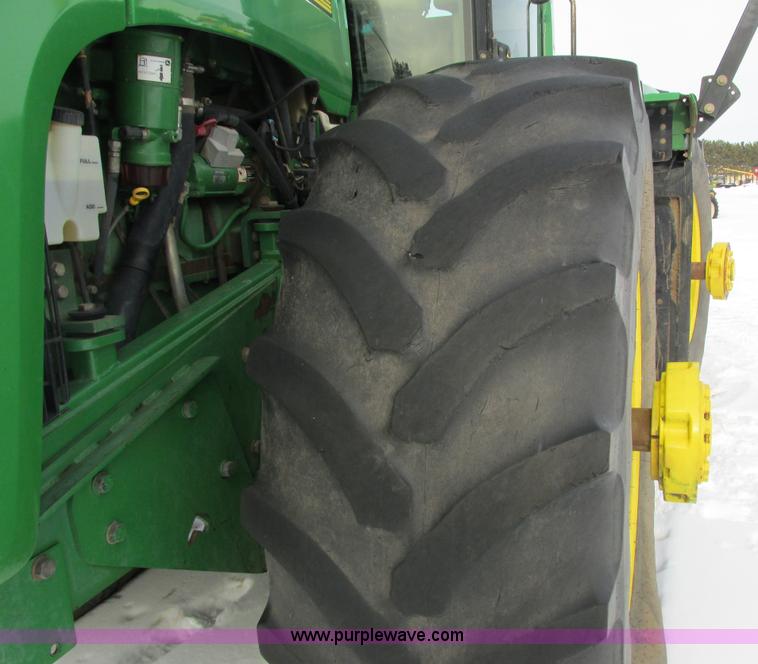 image for item G8853 2005 John Deere 9520 4WD tractor