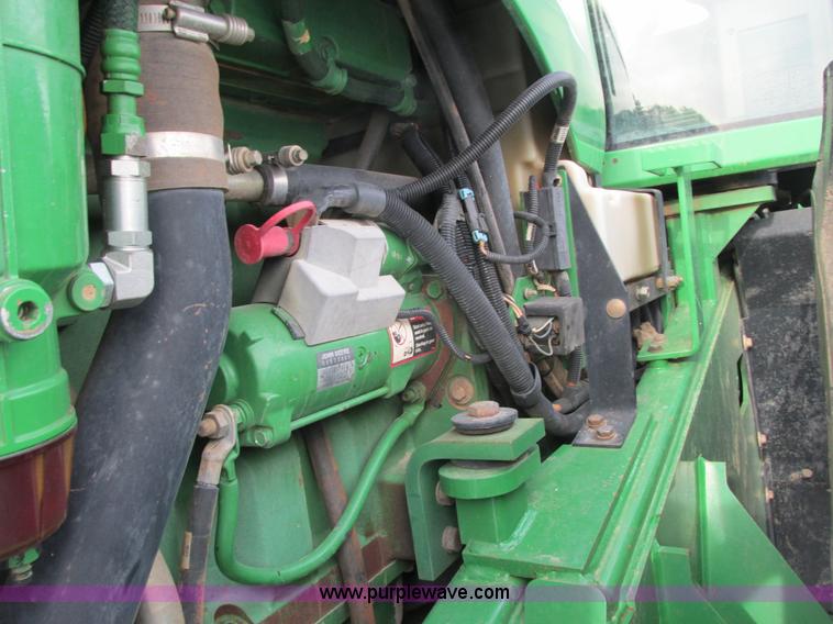 image for item G8853 2005 John Deere 9520 4WD tractor