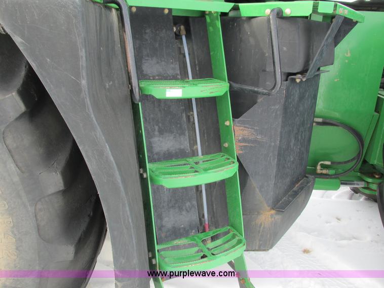 image for item G8853 2005 John Deere 9520 4WD tractor