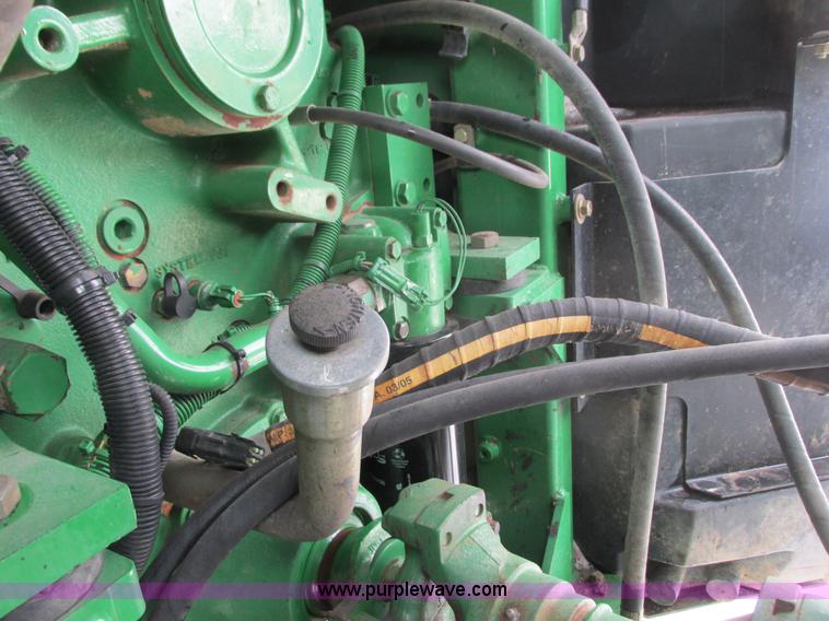 image for item G8853 2005 John Deere 9520 4WD tractor