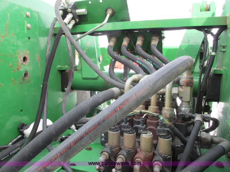 image for item G8853 2005 John Deere 9520 4WD tractor