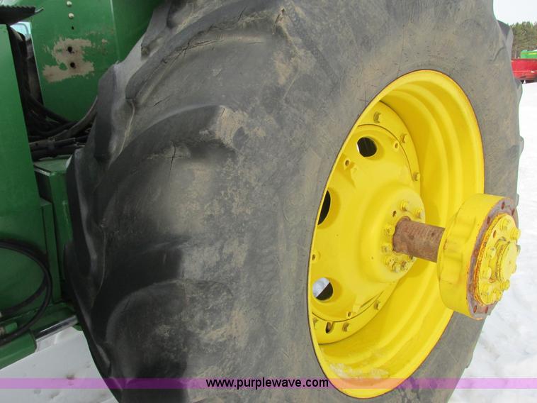 image for item G8853 2005 John Deere 9520 4WD tractor