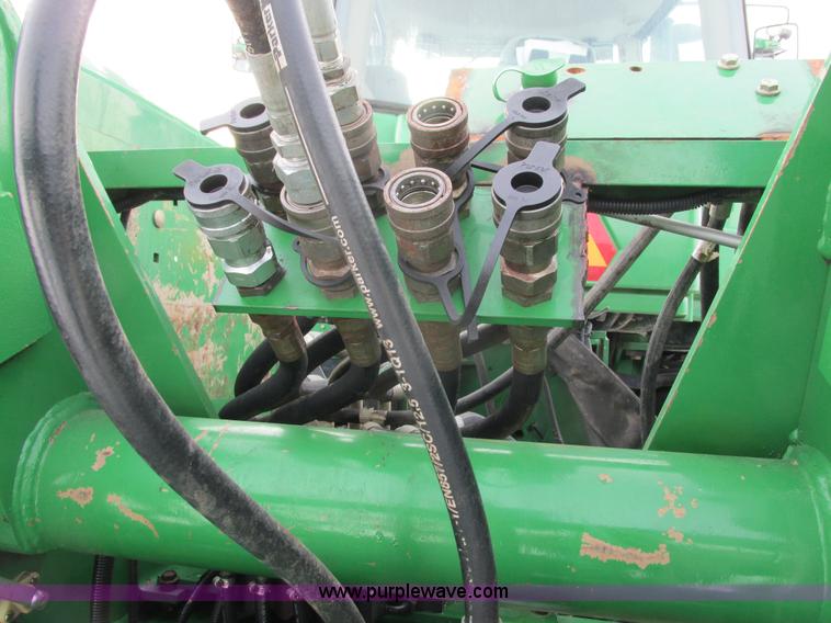 image for item G8853 2005 John Deere 9520 4WD tractor