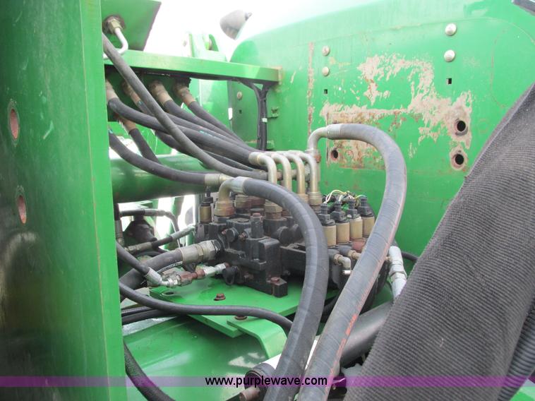 image for item G8853 2005 John Deere 9520 4WD tractor