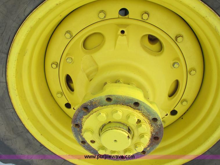 image for item G8853 2005 John Deere 9520 4WD tractor