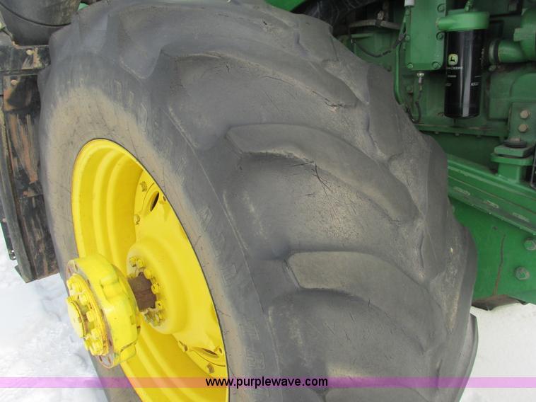 image for item G8853 2005 John Deere 9520 4WD tractor