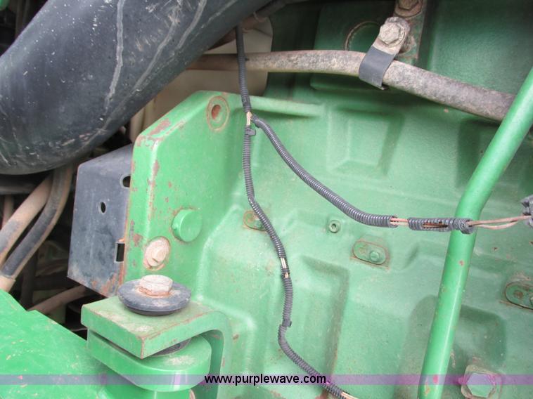 image for item G8853 2005 John Deere 9520 4WD tractor