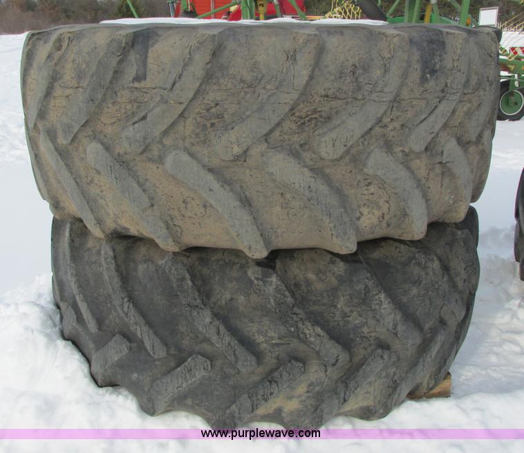 image for item G8853 2005 John Deere 9520 4WD tractor