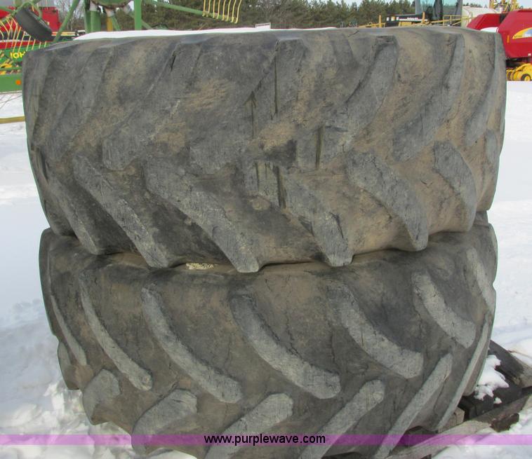 image for item G8853 2005 John Deere 9520 4WD tractor