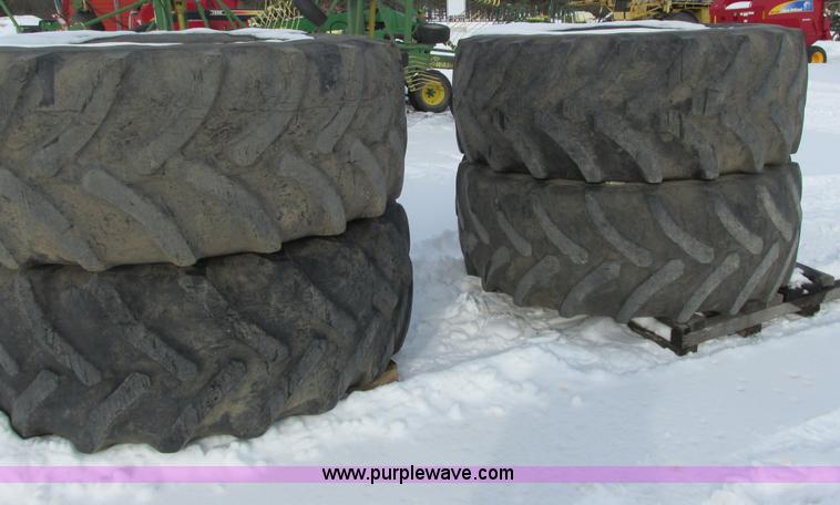 image for item G8853 2005 John Deere 9520 4WD tractor