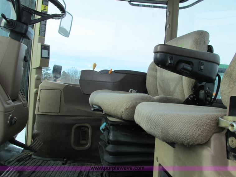 image for item G8853 2005 John Deere 9520 4WD tractor