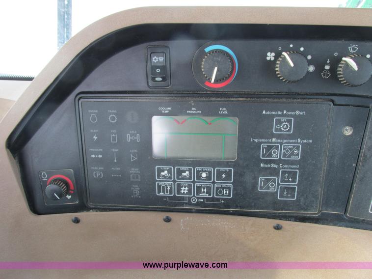 image for item G8853 2005 John Deere 9520 4WD tractor