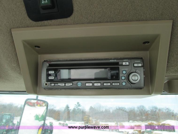 image for item G8853 2005 John Deere 9520 4WD tractor