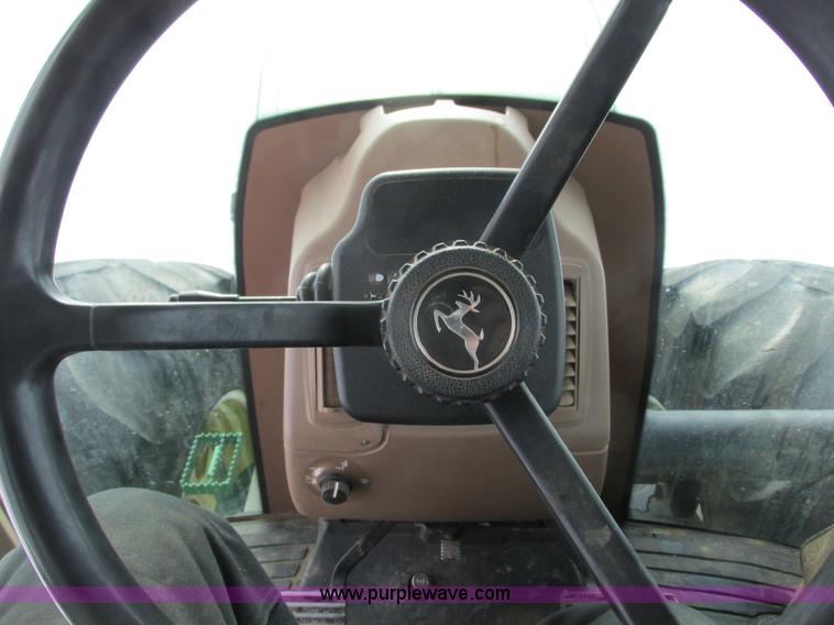 image for item G8853 2005 John Deere 9520 4WD tractor