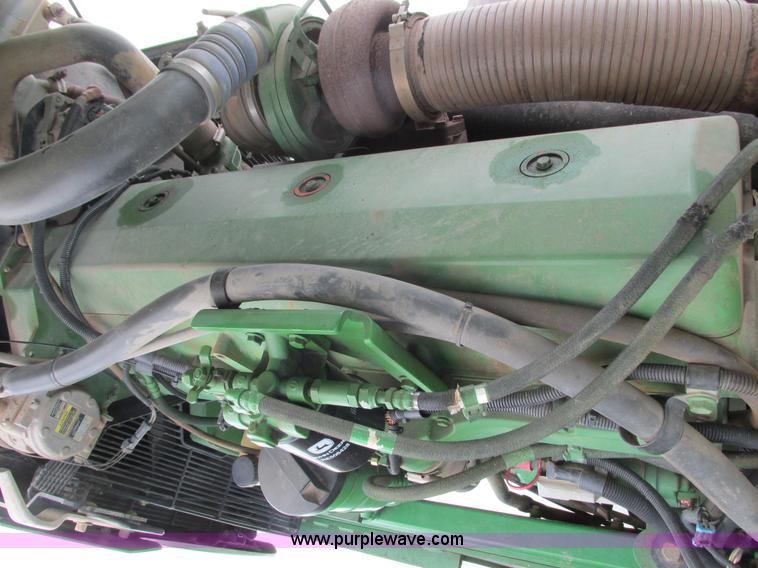 image for item G8853 2005 John Deere 9520 4WD tractor