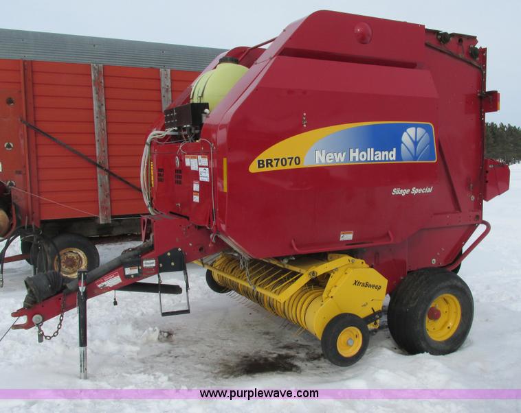 image for item G8857 2009 New Holland BR7070 baler