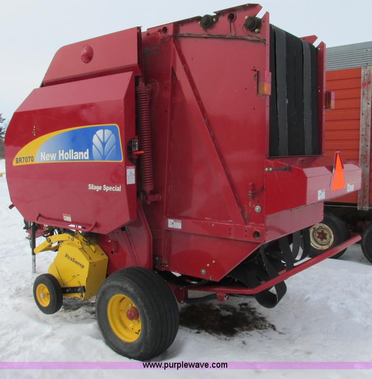 image for item G8857 2009 New Holland BR7070 baler