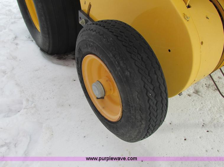 image for item G8857 2009 New Holland BR7070 baler