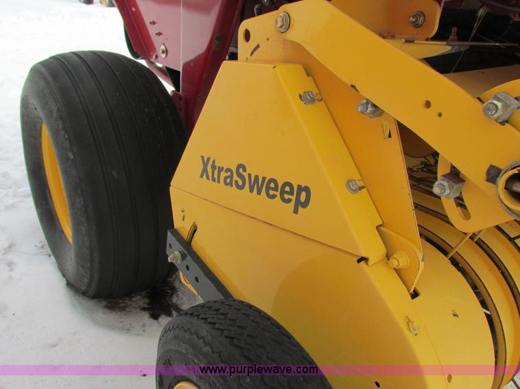 image for item G8857 2009 New Holland BR7070 baler