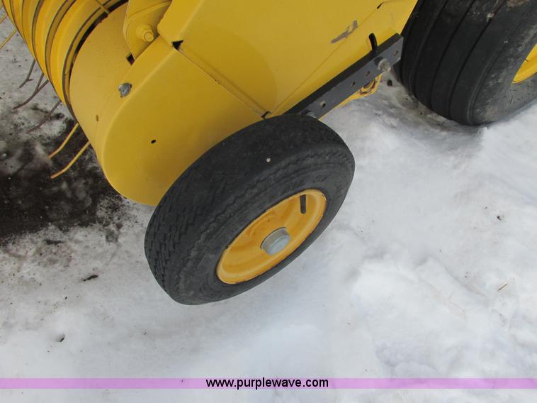 image for item G8857 2009 New Holland BR7070 baler