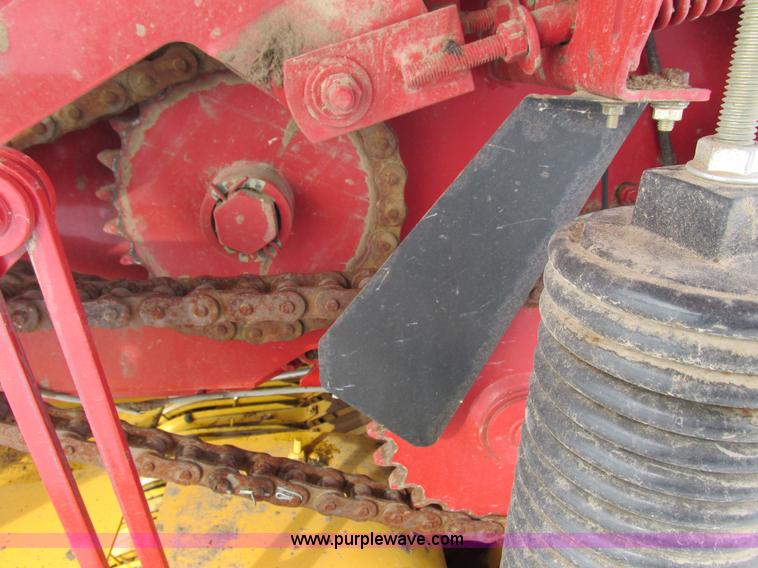 image for item G8857 2009 New Holland BR7070 baler