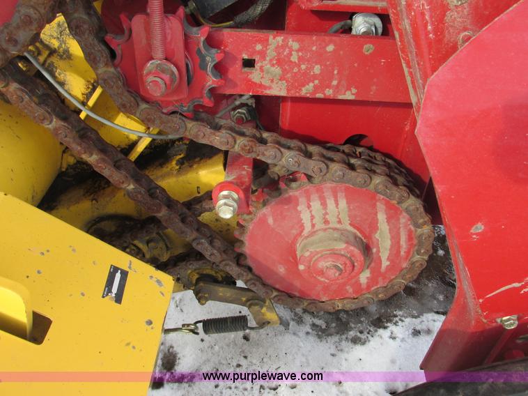 image for item G8857 2009 New Holland BR7070 baler