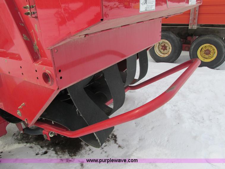 image for item G8857 2009 New Holland BR7070 baler