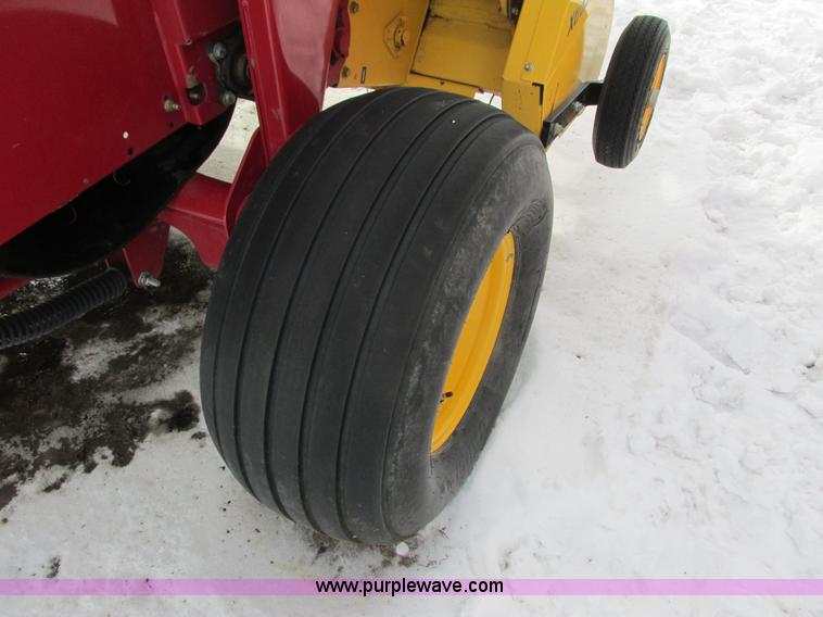 image for item G8857 2009 New Holland BR7070 baler