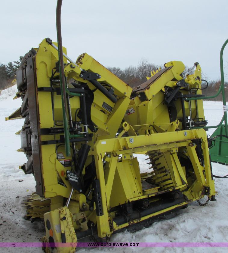 image for item G8859 2009 John Deere 710 Row Trac rotary forage harvester head