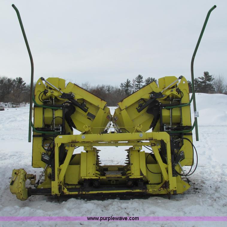 image for item G8859 2009 John Deere 710 Row Trac rotary forage harvester head