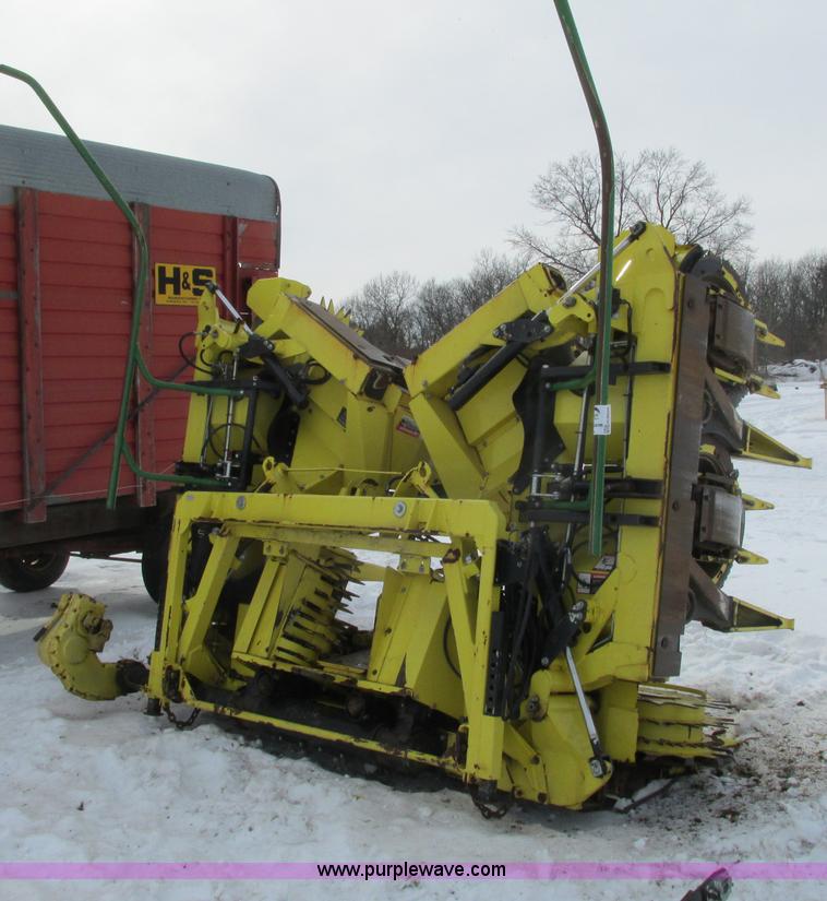 image for item G8859 2009 John Deere 710 Row Trac rotary forage harvester head