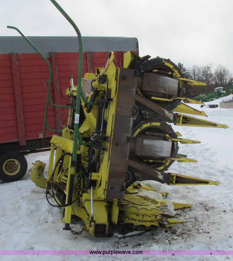 image for item G8859 2009 John Deere 710 Row Trac rotary forage harvester head