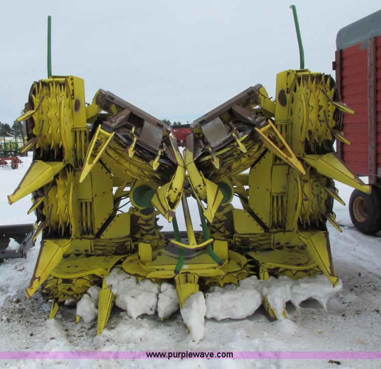 image for item G8859 2009 John Deere 710 Row Trac rotary forage harvester head